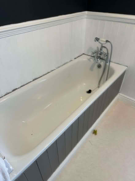 Photo of free White steel bath and taps vgc (IP1) #1