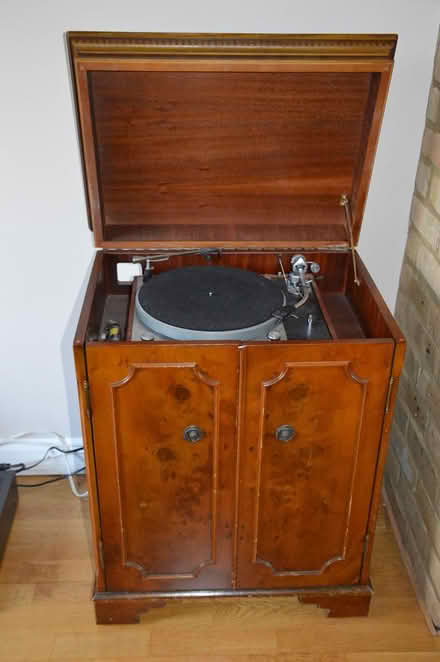 Photo of free Hi-Fi Cabinet (Beaconsfield HP9) #4