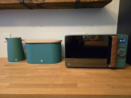 Photo of free Swan Kitchen set (ML10 6NW) #1