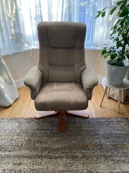Photo of free Swivel recliner chairs (Portslade Village BN41) #1