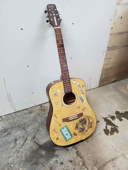 Photo of free Old Guitar (HD6) #1