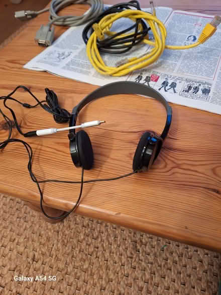 Photo of free JVC lightweight headphones. (Hyde GL6) #1