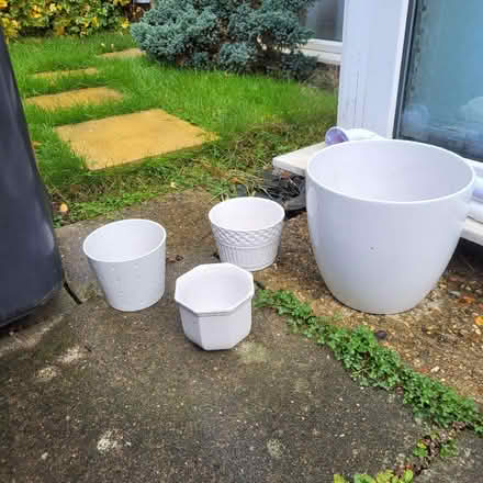 Photo of free 4 white ceramic plant pots (Oxlease AL10) #1