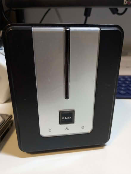 Photo of free ShareCenter 2-Bay Network Storage Enclosure DNS-323 (Osney OX2) #1