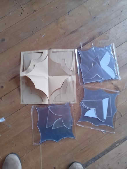 Photo of free Mirror in pretty pattern (Barry) #1