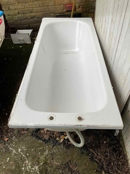 Photo of free Good quality acrylic bath (Gerrards Cross SL9) #2