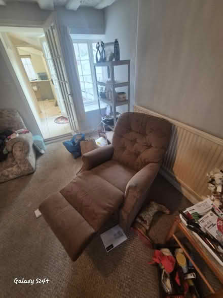 Photo of free Lazy boy Reclining armchair (Pe4 6ru) #3