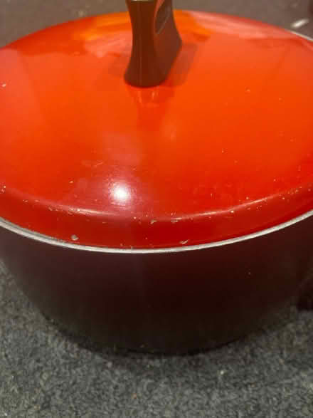 Photo of free non stick cooking pot with lid (Edgware) #1
