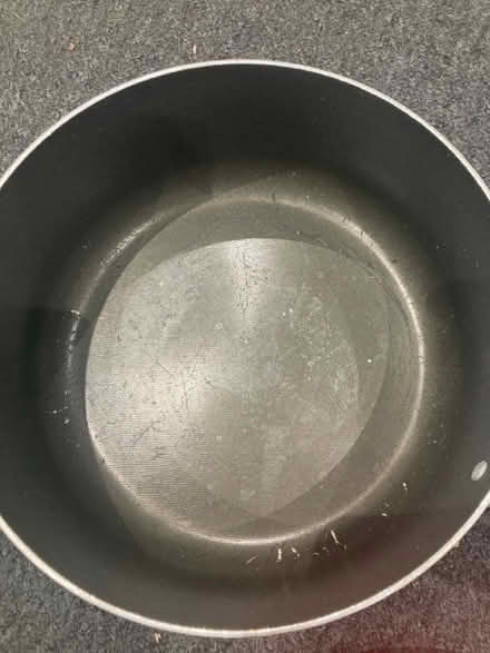 Photo of free non stick cooking pot with lid (Edgware) #2