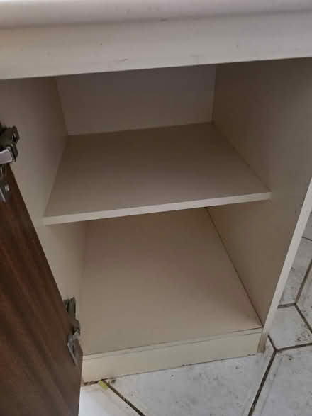 Photo of free Dressing table/Desk (CH43 prenton) #3