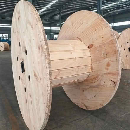 Photo of large wooden cable spools (brandon/Tampa) #1