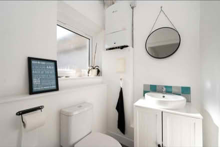 Photo of free small toilet suite (Cockenzie and Port Seton EH32) #1