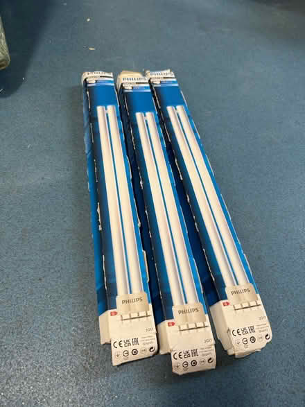 Photo of free Long bulbs new (Carshalton SM5) #2