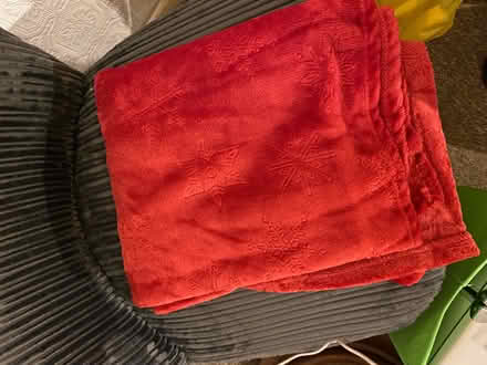 Photo of free Red Fleece Throw (CT11) #2