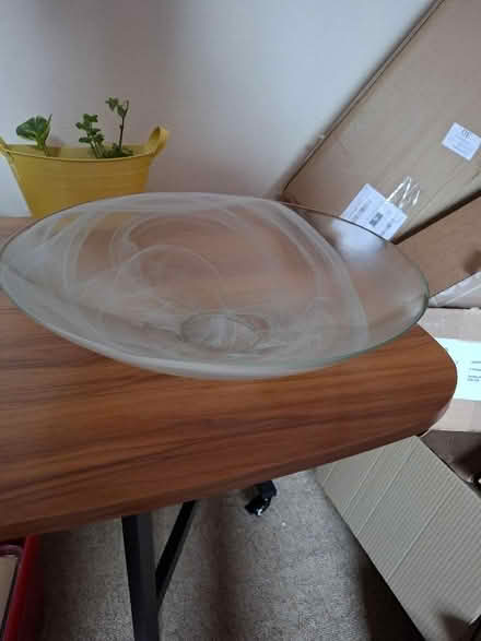 Photo of free Glass bowl. (Henley-on-Thames RG9) #1