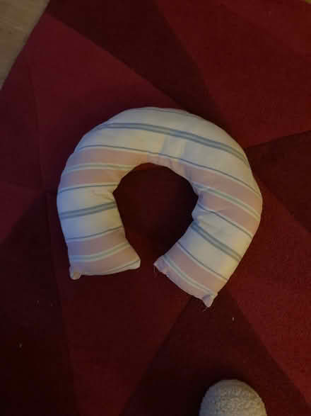 Photo of free V pillow plus neck pillow (Bodicote OX15) #2