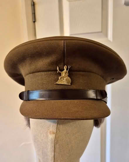 Photo of ww1 or ww2 belt and officers cap (Ludlow SY8) #3