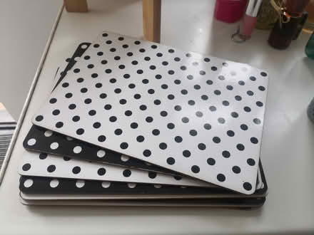 Photo of free 8 Polka dot dinner mats (CT10) #1