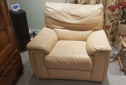 Photo of free Recliner leather lounge chair (Croxley Green WD3) #1