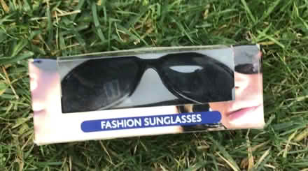 Photo of free bag , sunglasses (rh4 1ut) #3