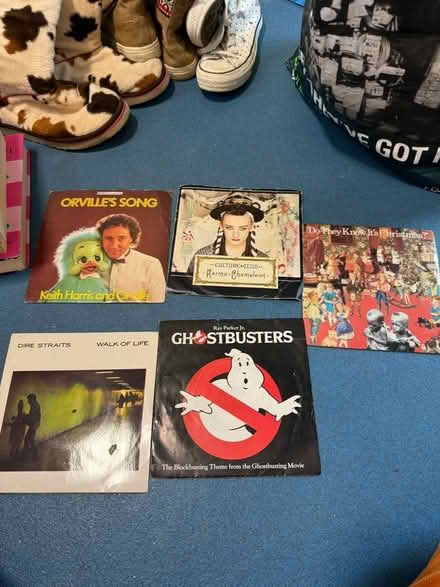 Photo of free 5x 7inch vintage vinyl singles (Carshalton SM5) #1