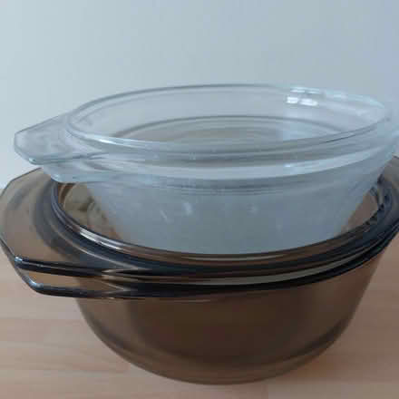 Photo of free 2 pyrex casserole dishes with lids (Fords Farm RG31) #2