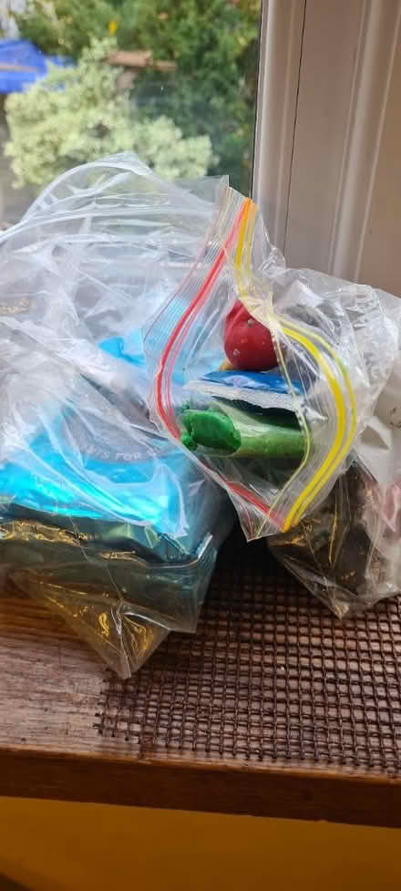 Photo of free White and mixed colour fondant (ME1) #1