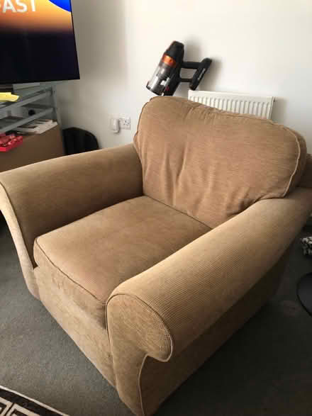 Photo of free Armchair very comfortable (SE11) #2