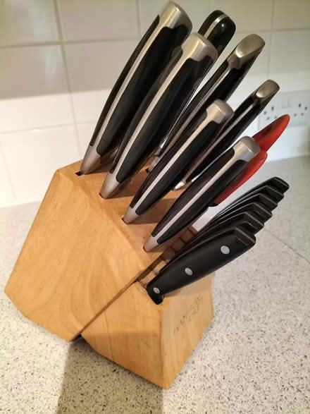 Photo of free Knife block with knives (Arnold NG5 9QP) #1