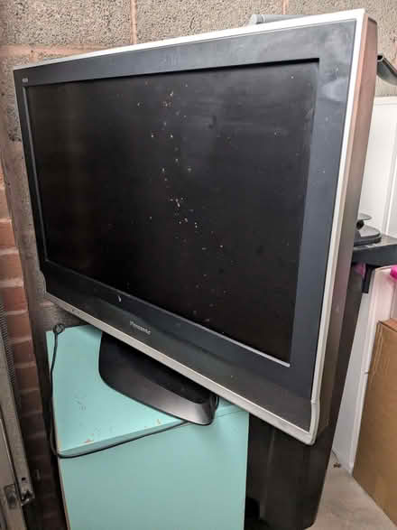 Photo of free Panasonic 32 TV with remote (Stroud GL10) #1