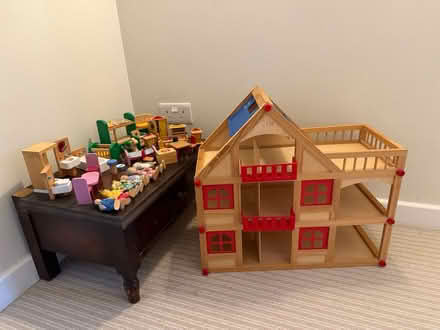 Photo of free Wood post-modern dolls house (Chesham HP5) #1