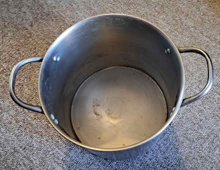 Photo of free Big pot (OX14 off Colwell Drive) #1