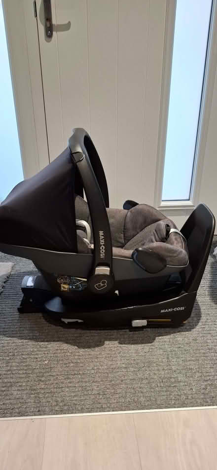 Photo of free Maxi-Cosi baby car seat. (Chard TA20) #2