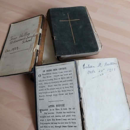 Photo of free Bible and 2 books of Common Prayer (Fords Farm RG31) #2