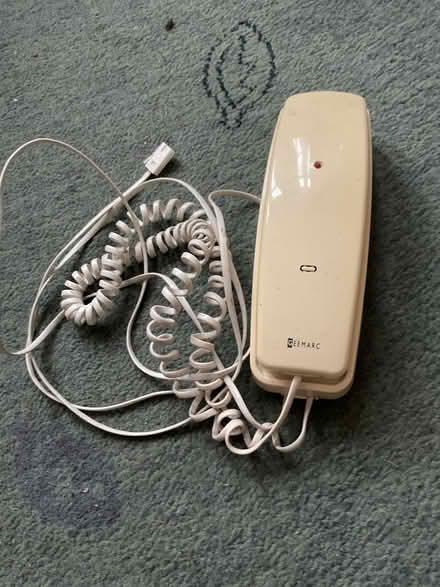 Photo of free 3 landline phones (Limbury LU3) #1