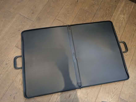 Photo of free A2 (?) art folder (Earwig Corner BN7) #2
