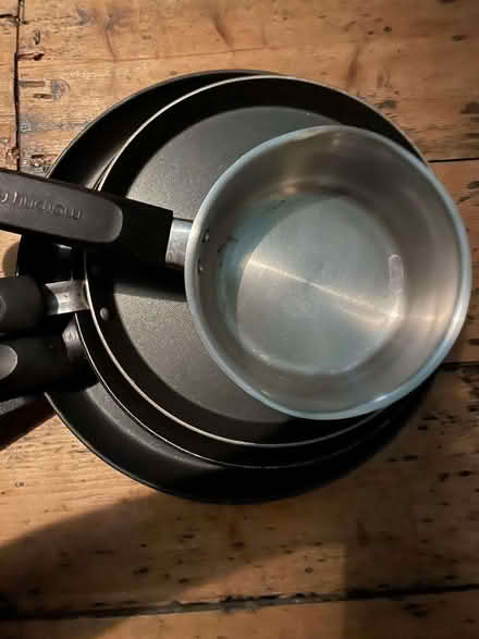 Photo of free 4 pans (West Ham E15) #1