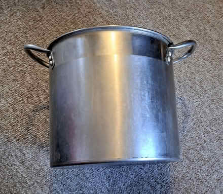 Photo of free Big pot (OX14 off Colwell Drive) #2