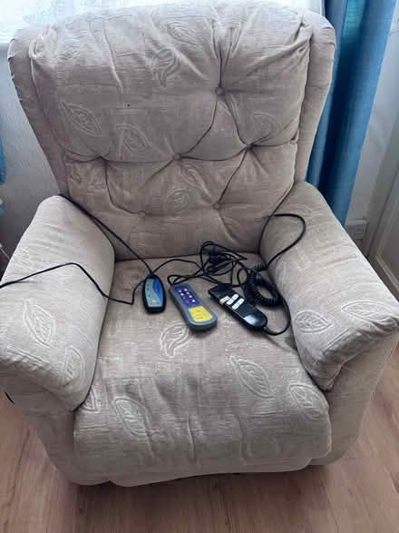 Photo of free Chair (Morden, SM4) #1