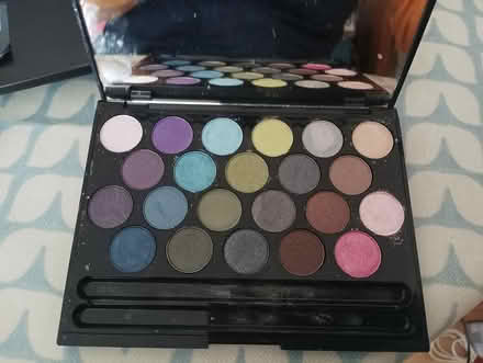 Photo of free 'Gosh' eye shadow pallet (South reading RG2) #1