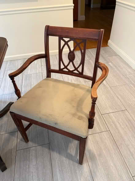 Photo of free 6 dining room chairs (Chelmsford, MA) #2