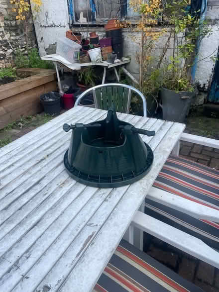Photo of free Christmas tree stand (D03) #1