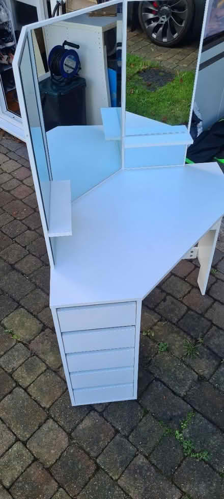 Photo of free White Corner Desk (BR2) #2