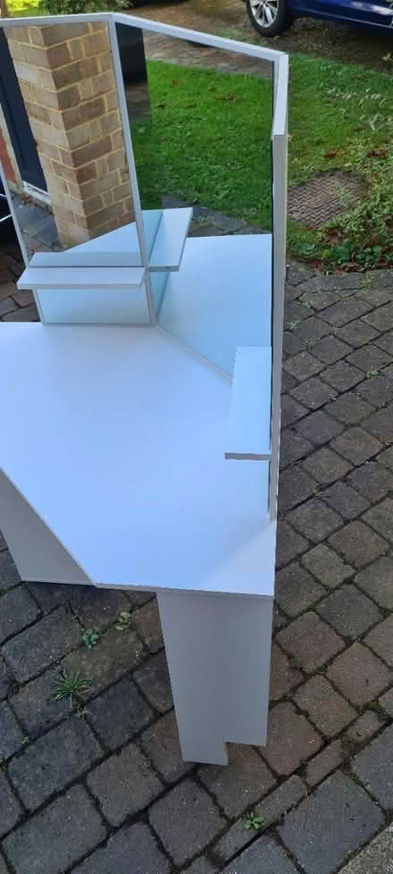 Photo of free White Corner Desk (BR2) #1