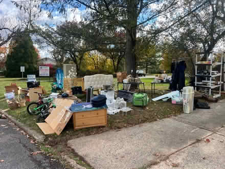 Photo of free Curb alert / many items bikes etc (Flemington) #4