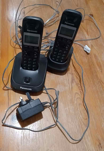 Photo of free landline base station & extra handset Panasonic KXTG2511E (Oxford OX2) #1