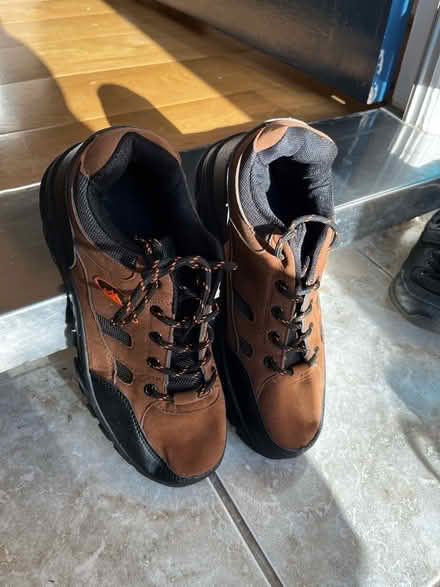 Photo of free Mens hiking boots - UK 7 (Eu 42) - NEW (West Wickham BR4) #1