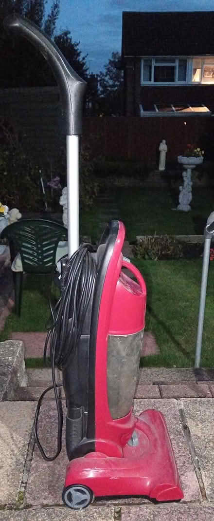 Photo of free Bagless upright vacuum cleaner (Maldon CM9) #4