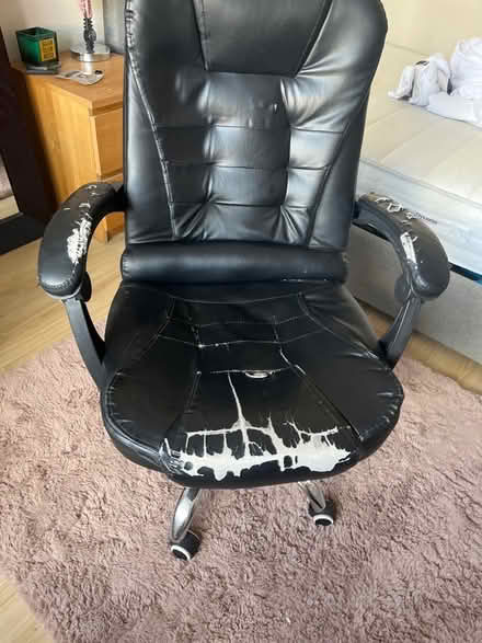 Photo of free Office chair (Twickenham TW2) #1