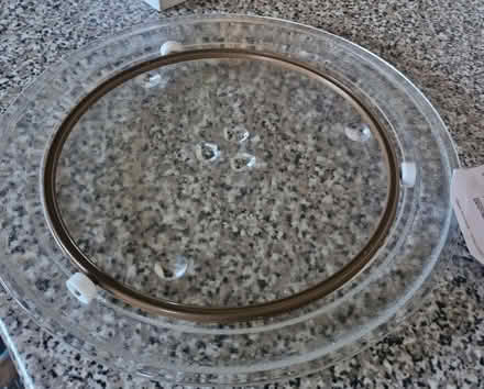 Photo of free Large microwave plate and spinner (Woodhouse S13) #1